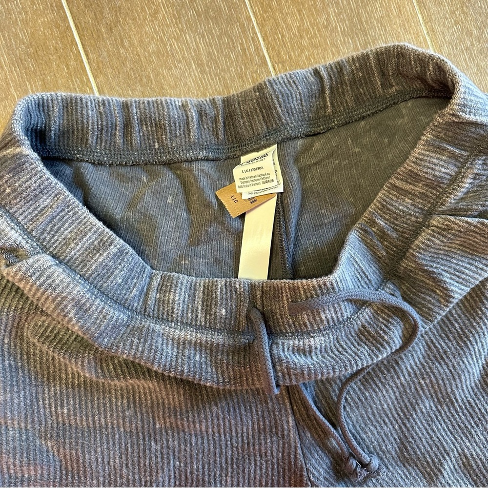 PINK Victoria's Secret Ribbed Gray Athletic Shorts - Picture 3 of 4
